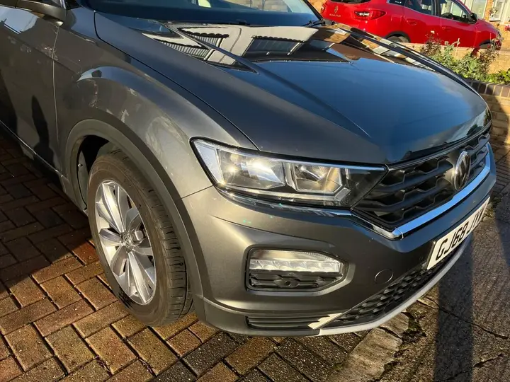 Volkswagen T-Roc 2018 photo 2