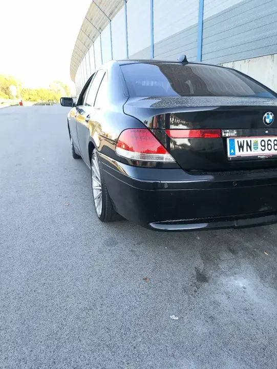 BMW 7 Series 2004 photo 2