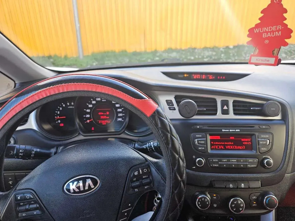Kia Ceed 2013 photo 2
