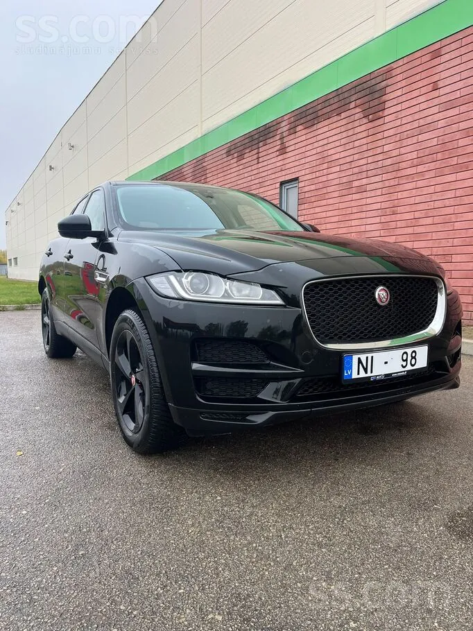 Jaguar F-Pace 2017 photo 2