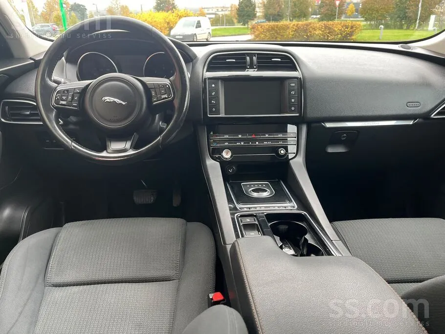 Jaguar F-Pace 2017 photo 5