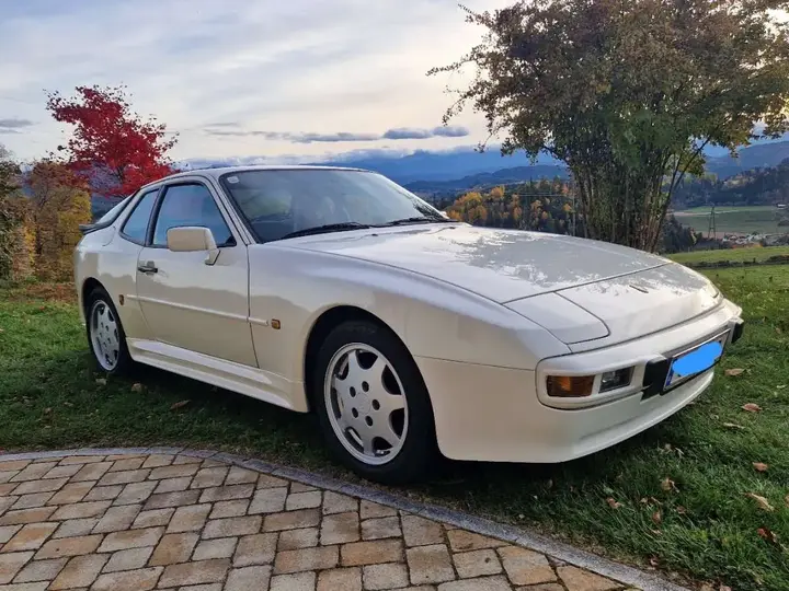 Porsche 944 S