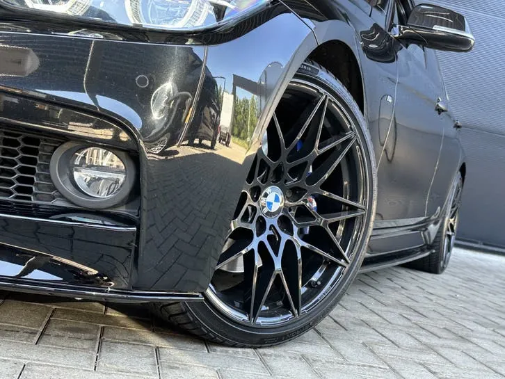BMW 3 Series 2019 photo 3