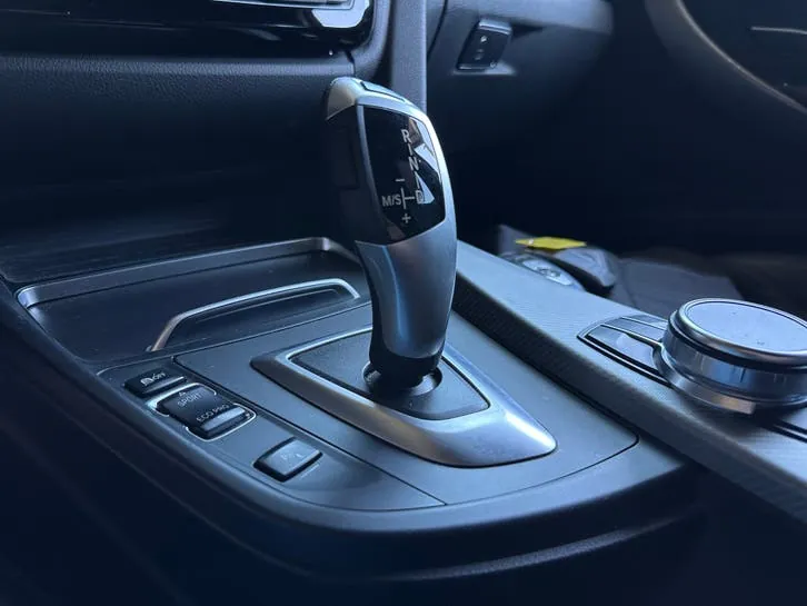BMW 3 Series 2019 photo 2