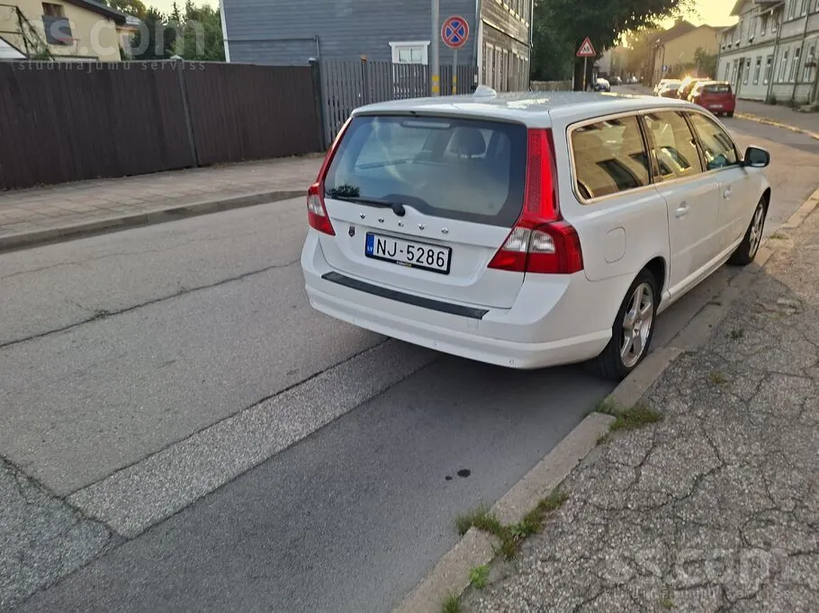 Volvo V70 2012 photo 5
