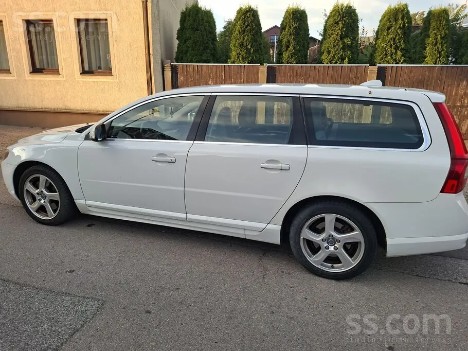 Volvo V70 2012 photo 3
