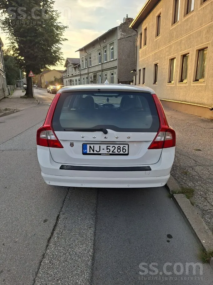 Volvo V70 2012 photo 4