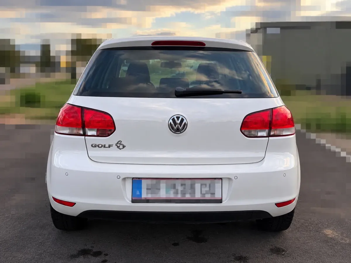 Volkswagen Golf 2010 photo 2