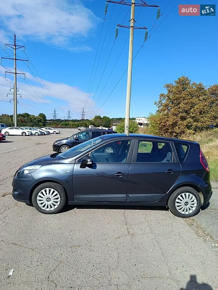Renault Scenic 2012 photo 4