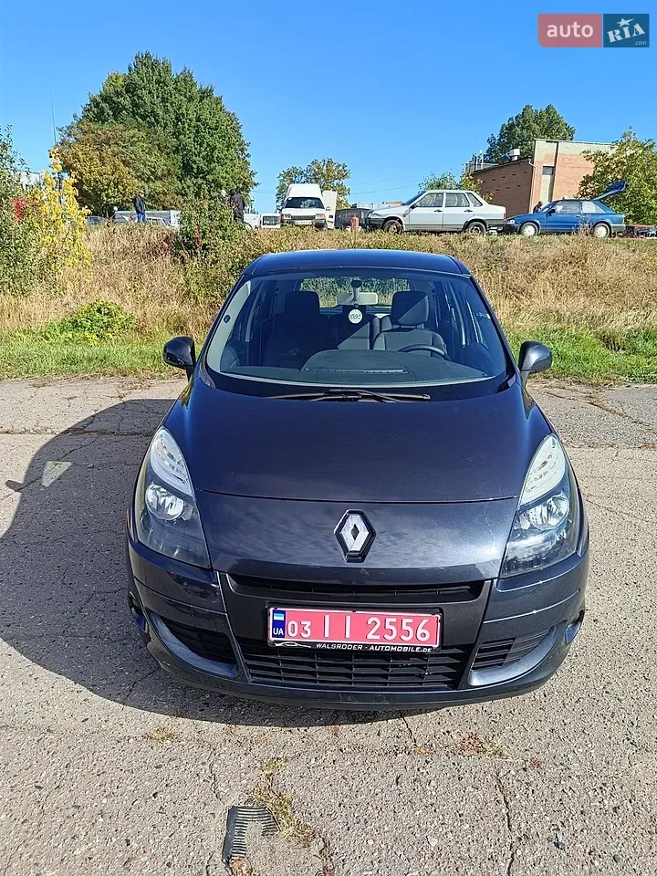 Renault Scenic 2012 photo 2