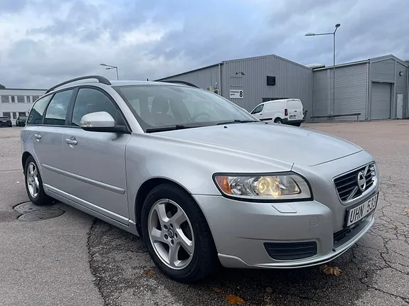 Volvo V50 2011 photo 2