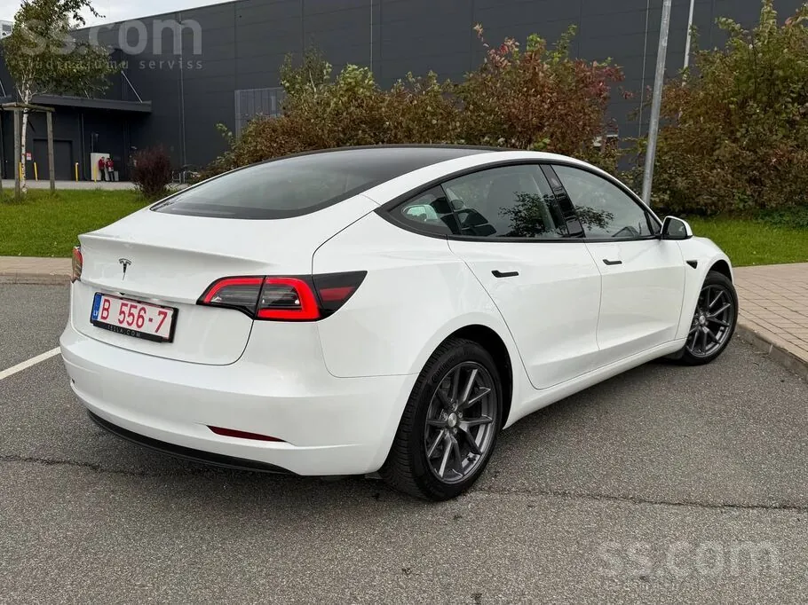Tesla Model 3 2023 photo 4