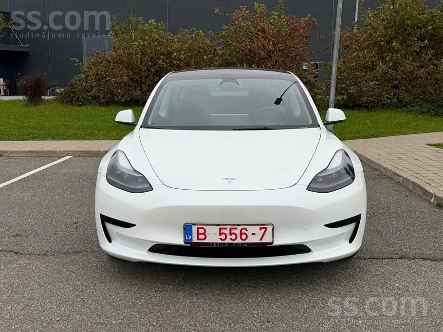 Tesla Model 3 2023 photo 2