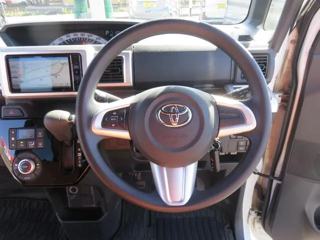 Toyota Pixis Mega 2019 photo 3