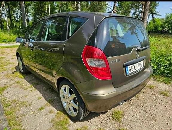 Mercedes-Benz A160 2012 photo 2