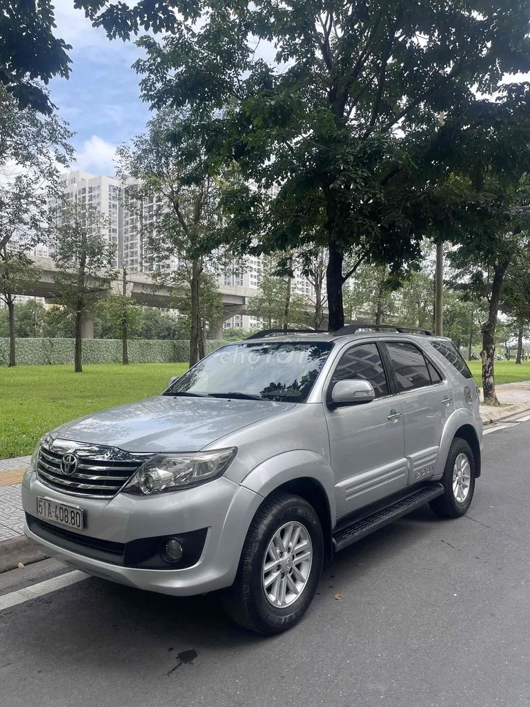 Toyota Fortuner 2013 photo 2