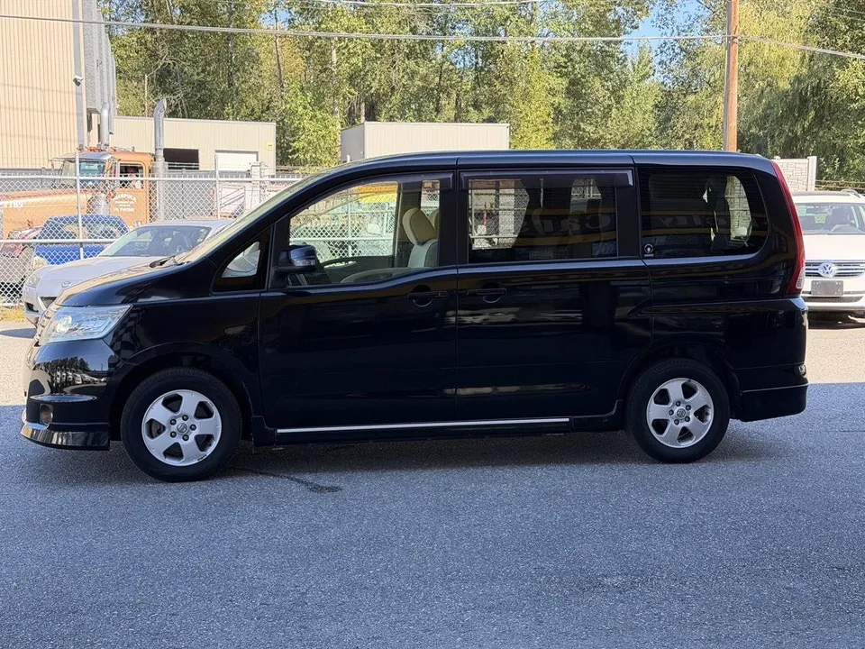 Nissan Serena 2008 photo 4