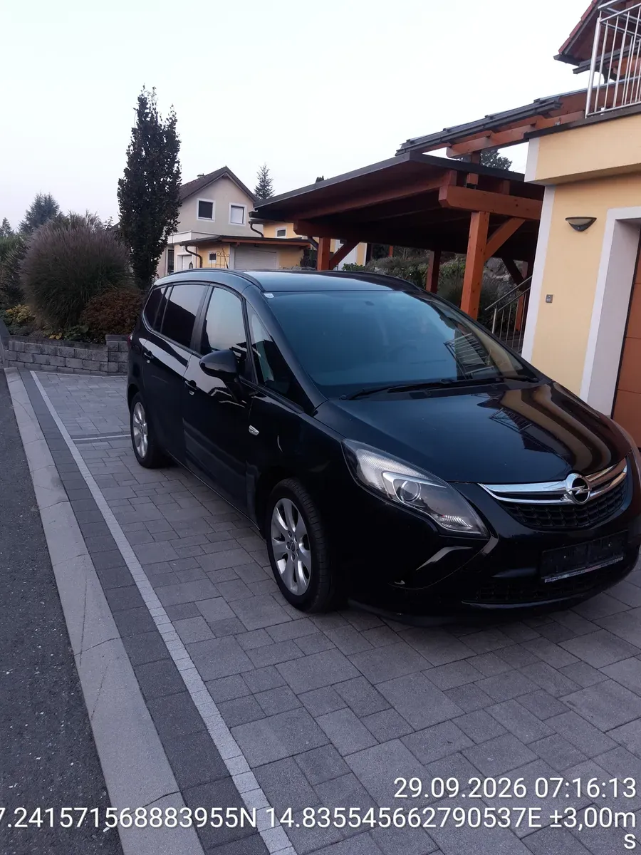 Opel Zafira C 2012 photo 2
