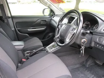 Mitsubishi Triton 2023 photo 4