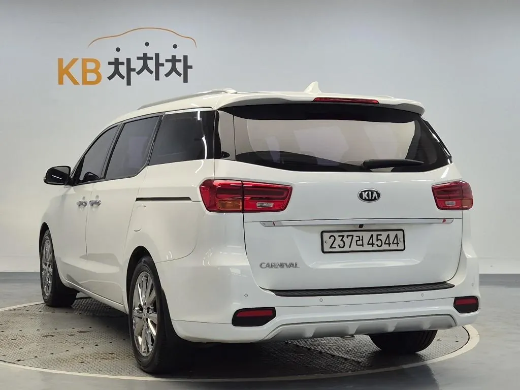 Kia Carnival 2019 photo 2