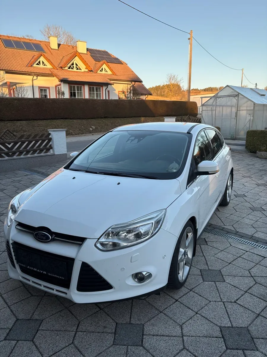 Ford Focus 2011 photo 2