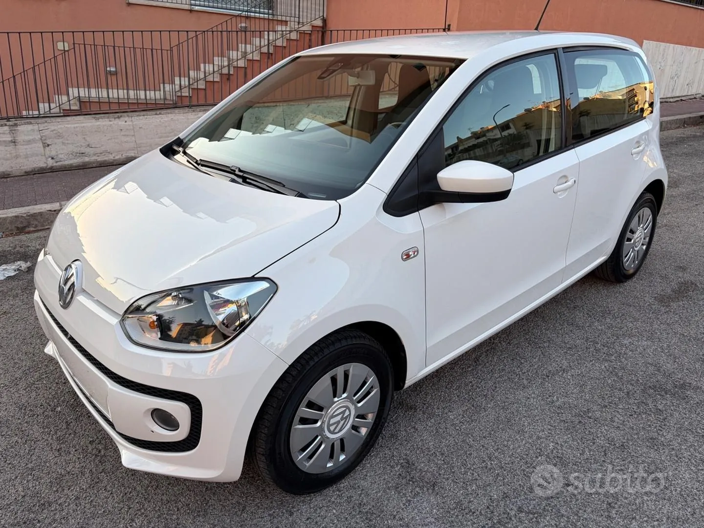 Volkswagen Up 2014 photo 4