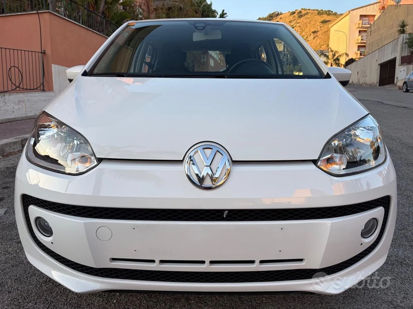 Volkswagen Up 2014 photo 2
