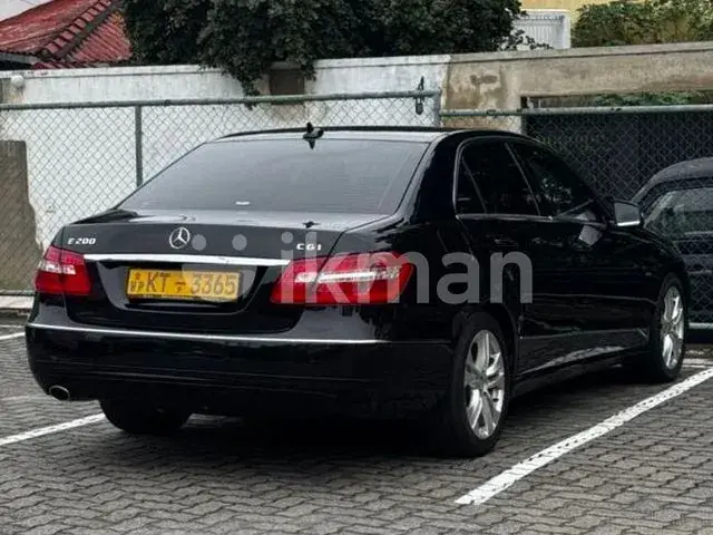 Mercedes-Benz E200 2012 photo 4