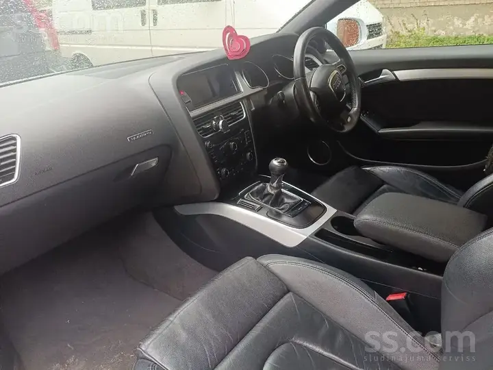 Audi A5 2010 photo 4