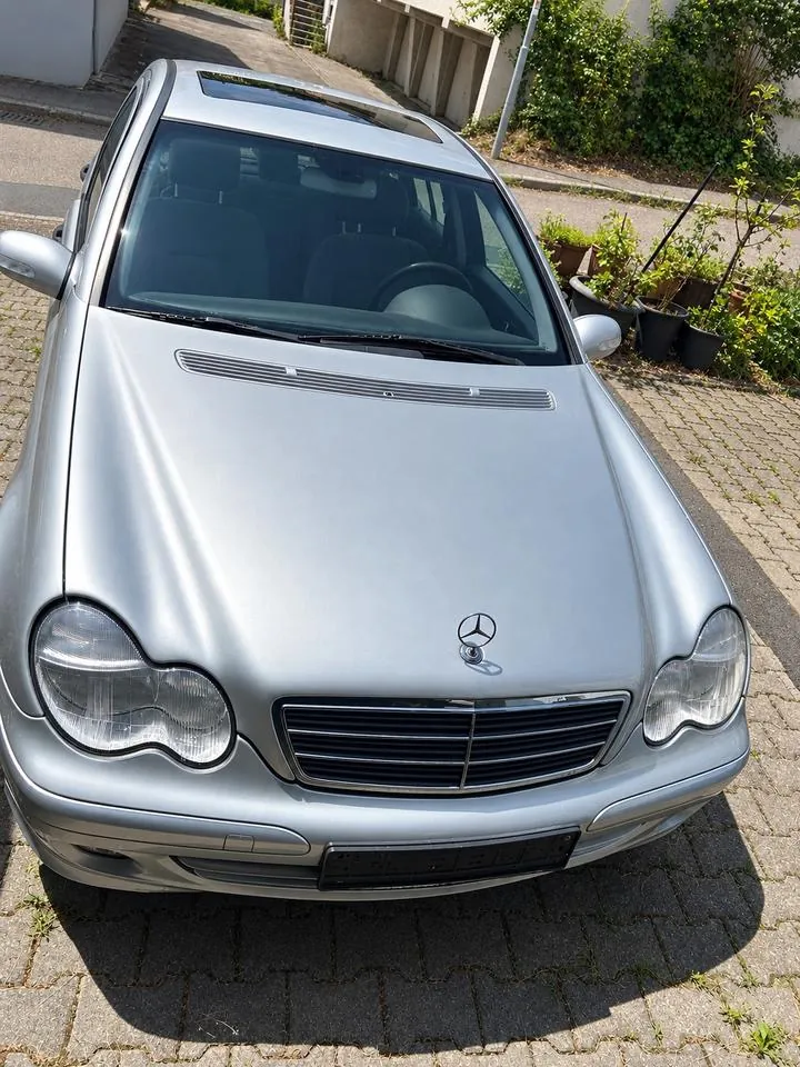 Mercedes-Benz C220