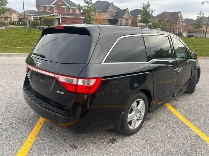 Honda Odyssey 2011 photo 4
