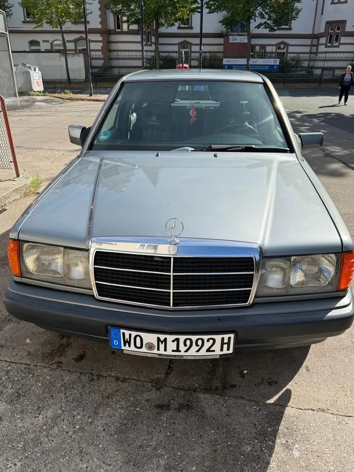 Mercedes-Benz 190E
