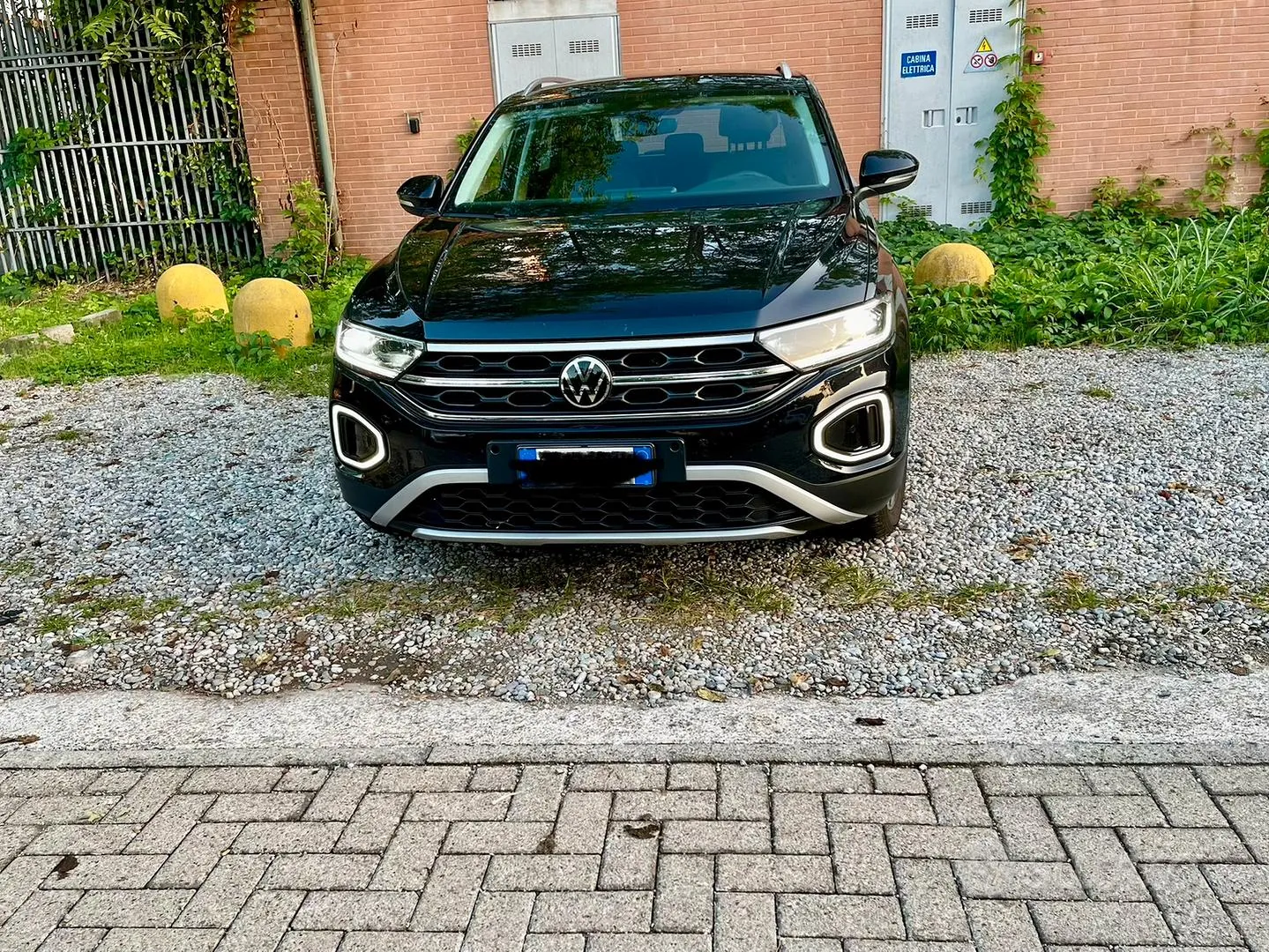 Volkswagen T-Roc 2023 photo 2
