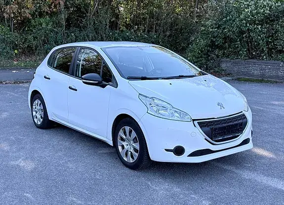 Peugeot 208 2014 photo 2