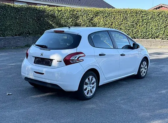 Peugeot 208 2014 photo 4