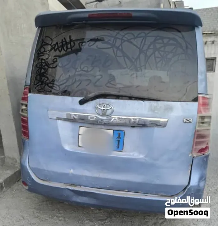 Toyota Voxy 2008 photo 2