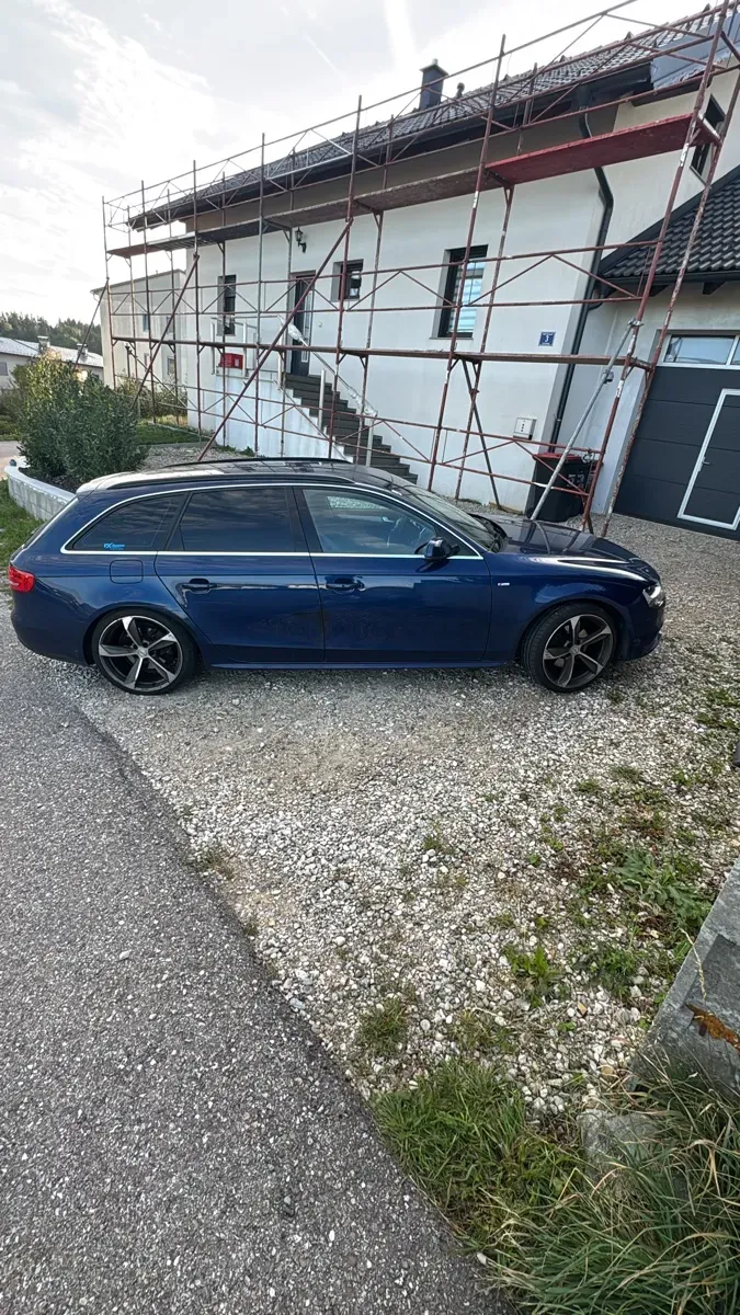 Audi A4 2012 photo 2