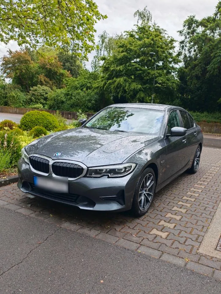 BMW 330E