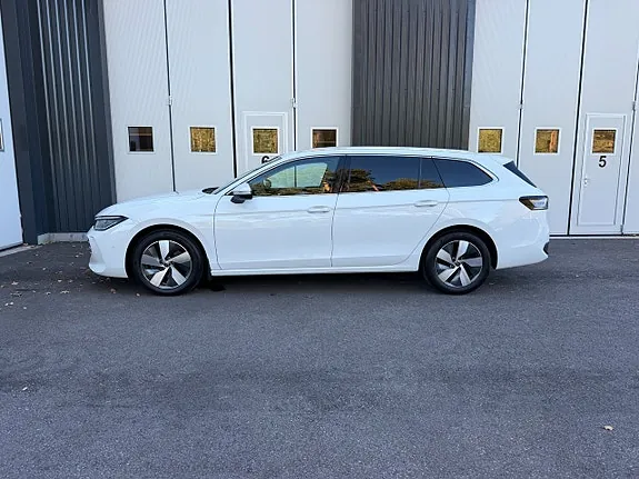 Volkswagen Passat 2024 photo 5