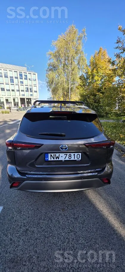 Toyota Highlander 2024 photo 3