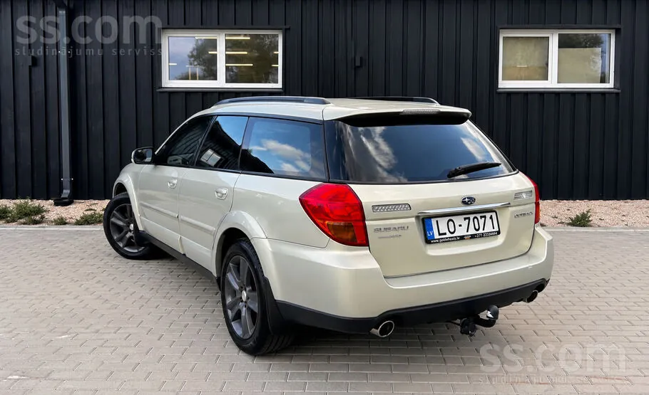 Subaru Legacy 2005 photo 4
