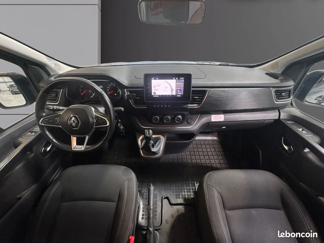 Renault Trafic 2023 photo 2