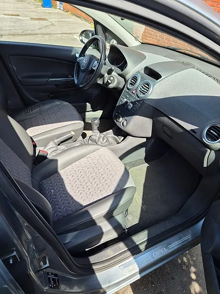 Opel Corsa 2012 photo 2
