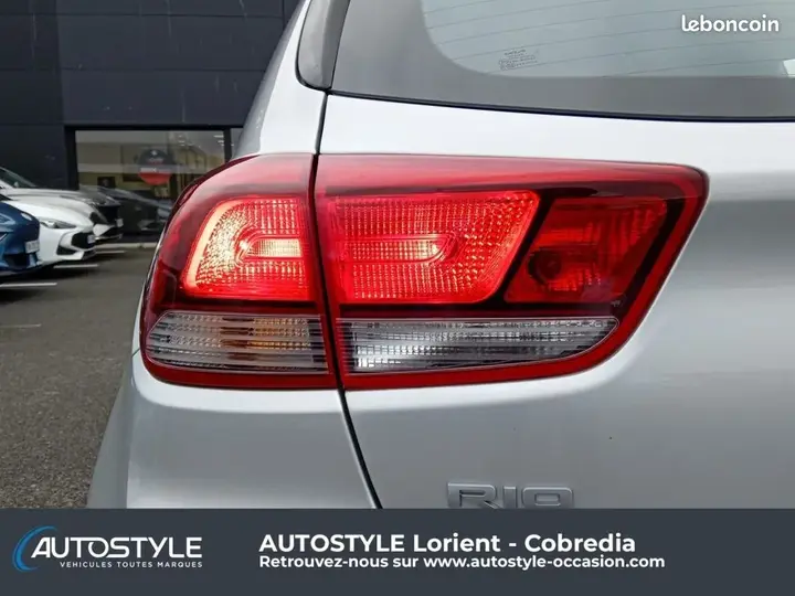 Kia Rio 2023 photo 4