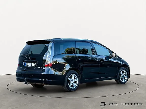 Mitsubishi Grandis 2010 photo 3