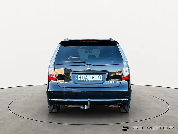 Mitsubishi Grandis 2010 photo 5