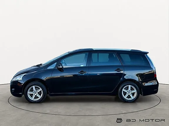 Mitsubishi Grandis 2010 photo 2