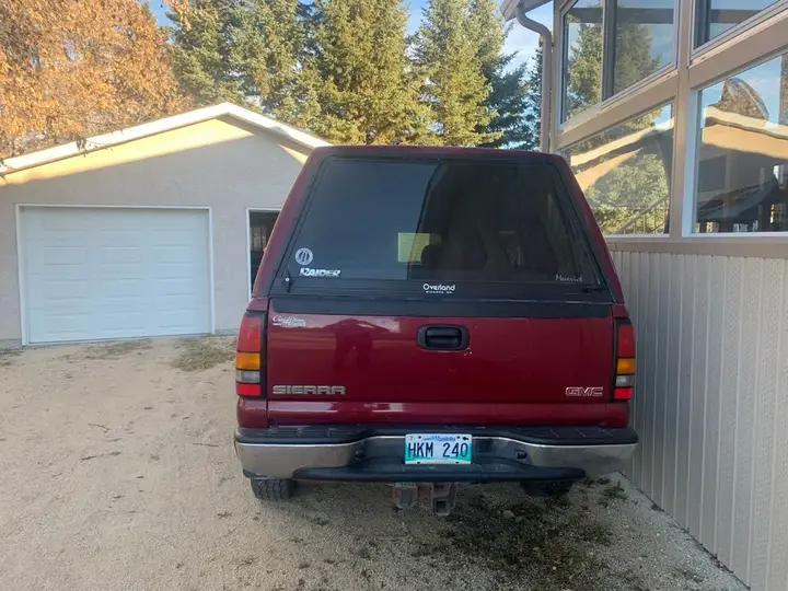 GMC Sierra 2004 photo 2
