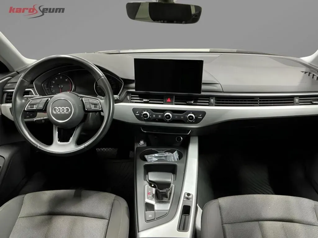 Audi A4 2022 photo 3