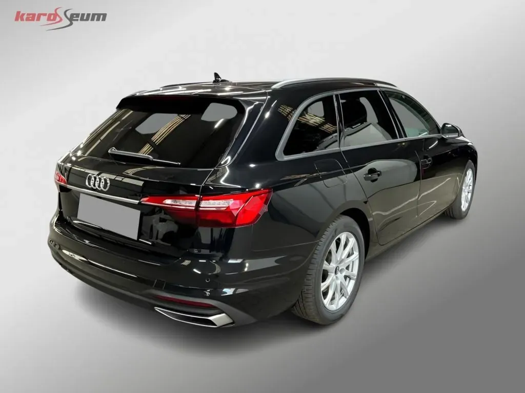 Audi A4 2022 photo 2